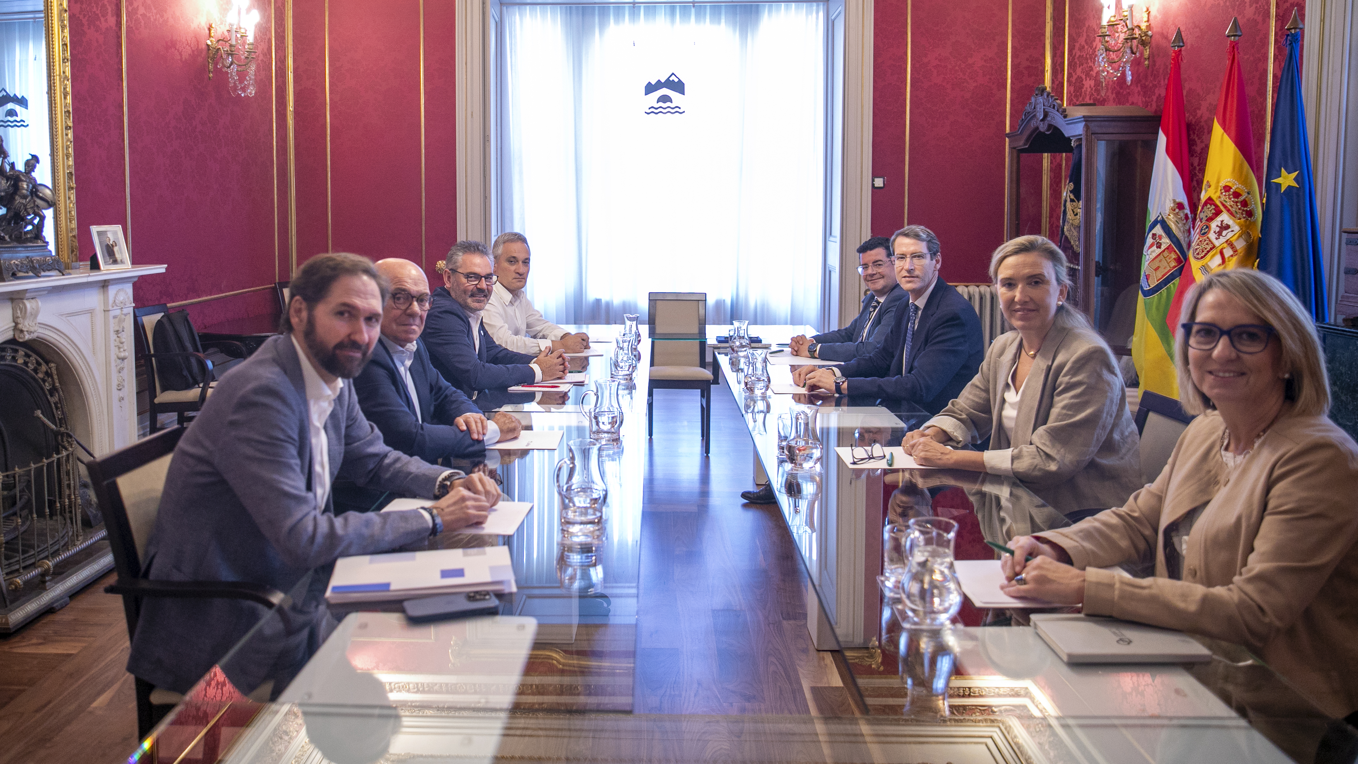 Participantes en la reunión del Diálogo Social