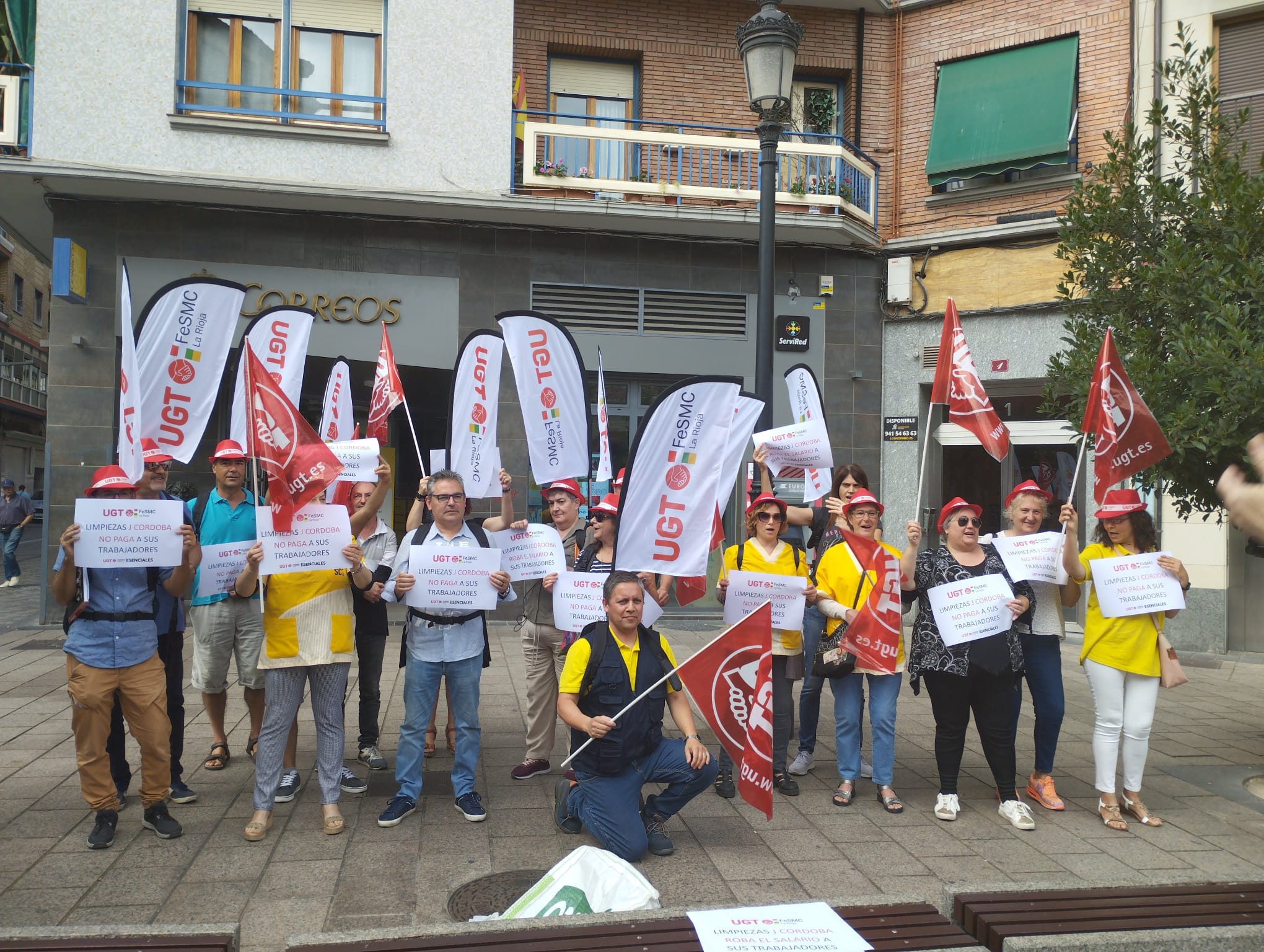 Concentración de trabajadores de Limpieza de Correos