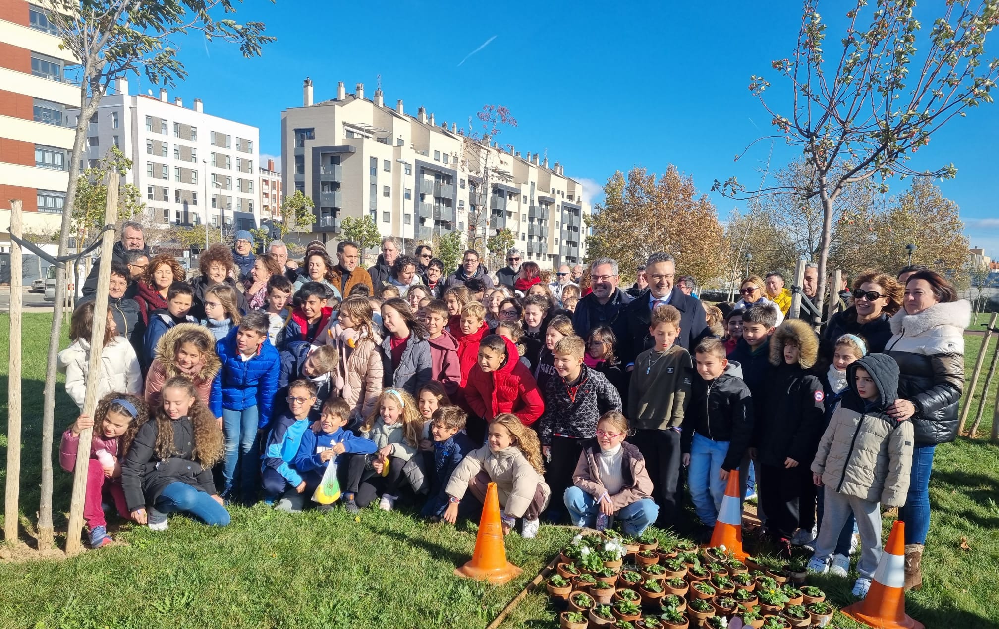 Participantes en la plantación