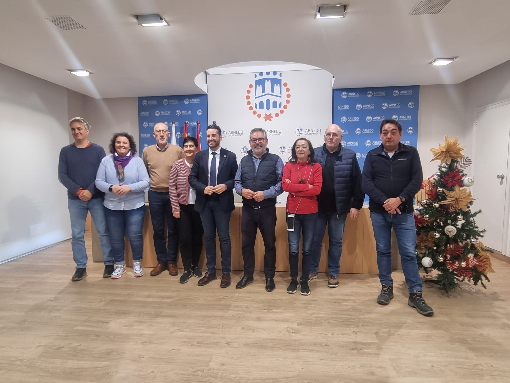 miembros de la CER junto al alcalde de Arnedo