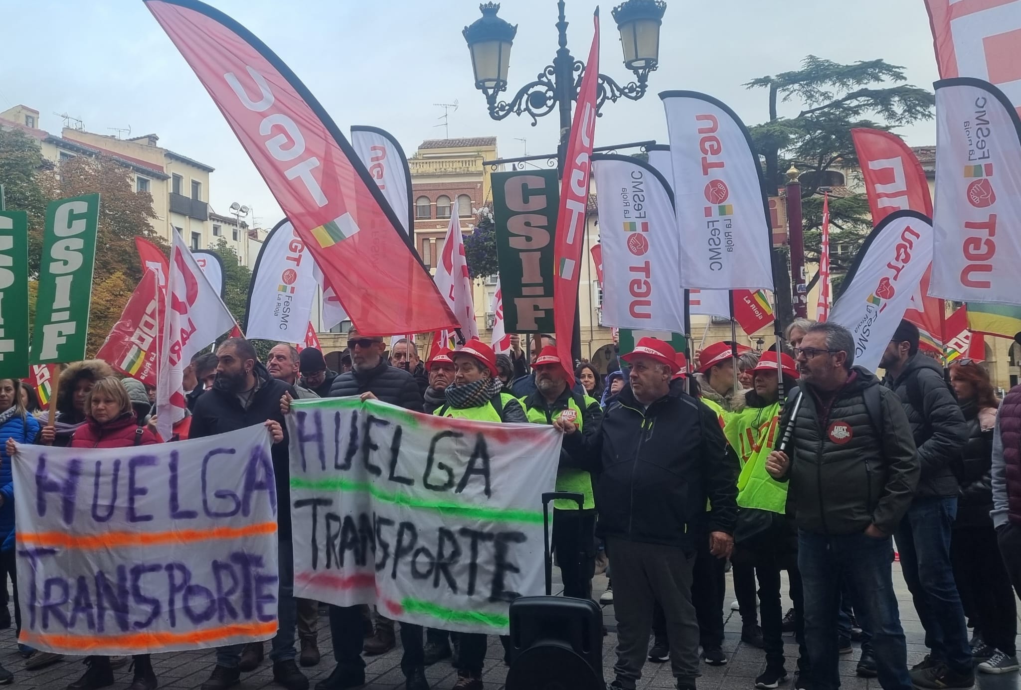 Manifestantes en la huelga del transporte