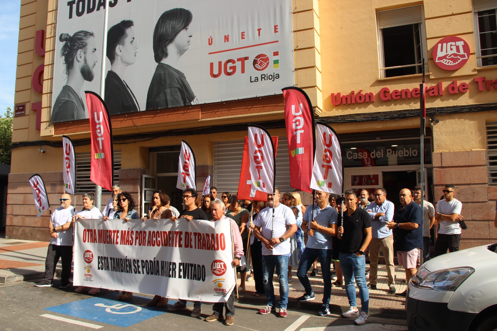 Concentración celebrada en la sede de UGT de La Rioja 