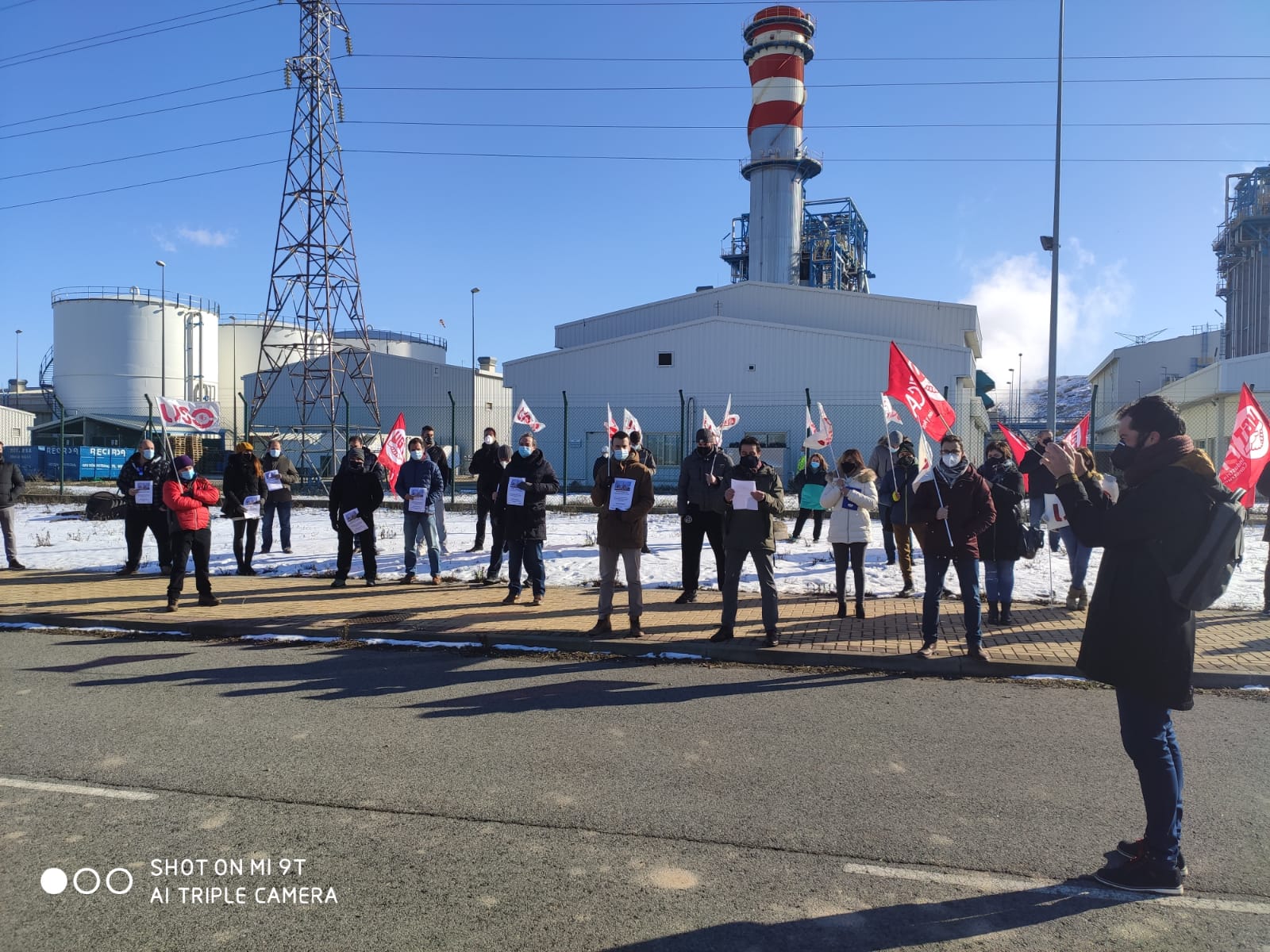 La plantilla de la Central Térmica de Arrúbal se concentra en el primer día de huelga